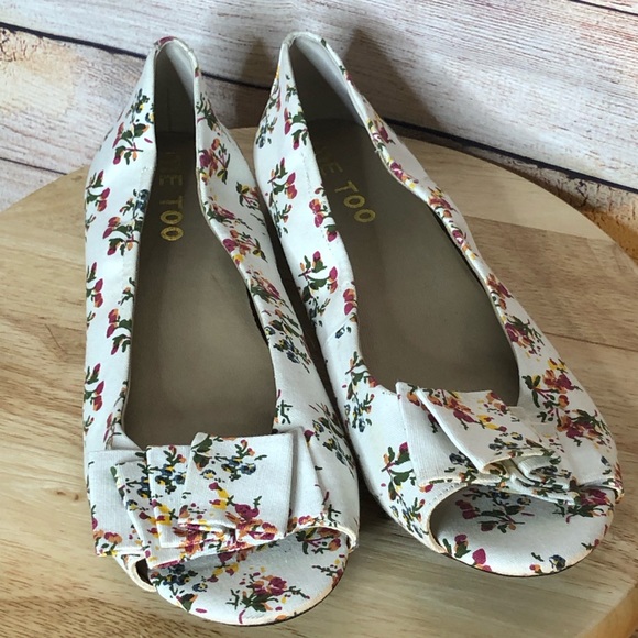 Me Too Floral Open Toe with Bow Fianna 12 Flats - Picture 2 of 6